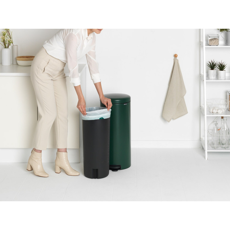 Кош за боклук с педал Brabantia NewIcon 1003210, 30 л, Плавно затваряне, Противоплъзгаща основа, Тъмнозелен