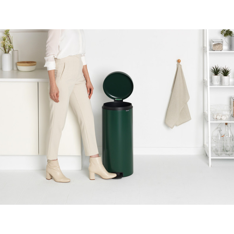 Кош за боклук с педал Brabantia NewIcon 1003210, 30 л, Плавно затваряне, Противоплъзгаща основа, Тъмнозелен