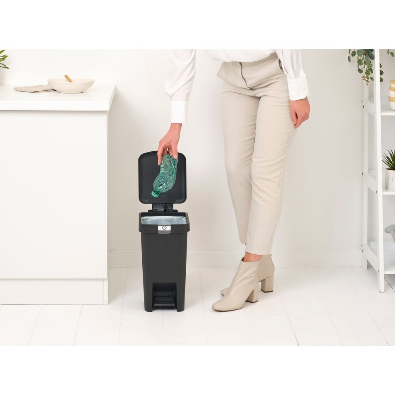 Кош за боклук с педал Brabantia StepUp 1008476, 10 л, Екологични материали, Голям отвор, Тъмносив