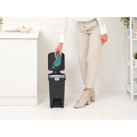 Кош за боклук с педал Brabantia StepUp 1008476, 10 л, Екологични материали, Голям отвор, Тъмносив