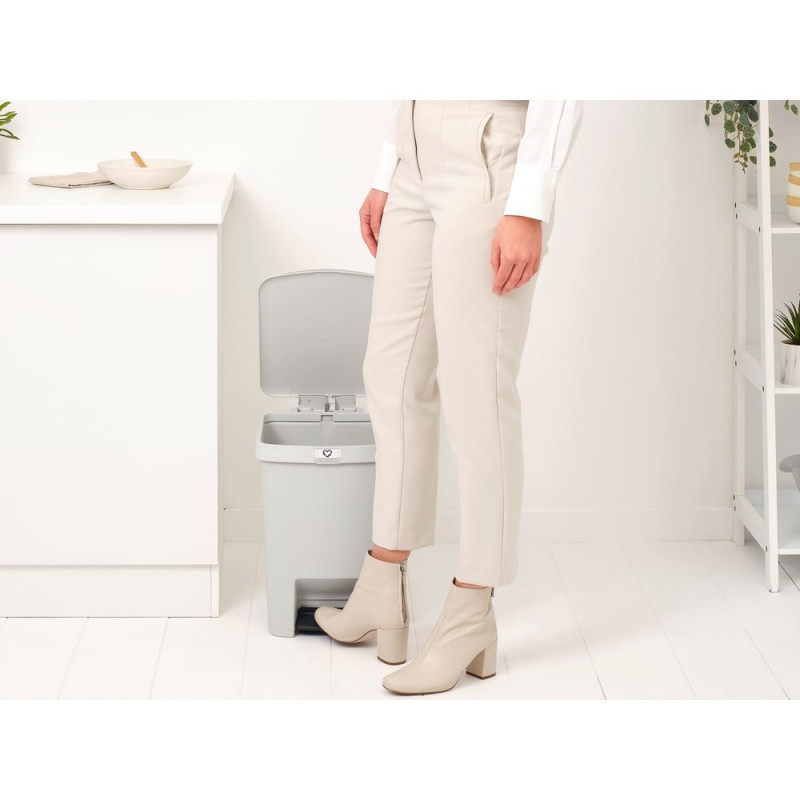Кош за боклук с педал Brabantia StepUp 1008483, 25 л, Екологични материали, Голям отвор, Светлосив
