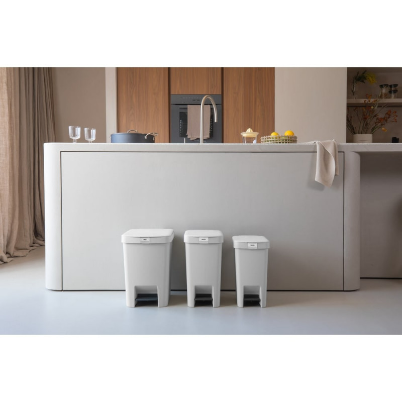 Кош за боклук с педал Brabantia StepUp 1008483, 25 л, Екологични материали, Голям отвор, Светлосив