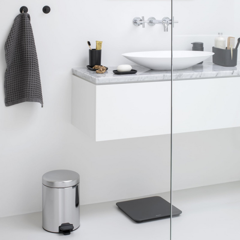 Кош за боклук с педал Brabantia NewIcon 649010, 5 л, Леко затваряне, Противоплъзгаща основа, Инокс