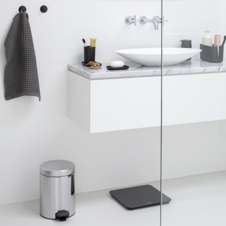 Кош за боклук с педал Brabantia NewIcon 649010, 5 л, Леко затваряне, Противоплъзгаща основа, Инокс