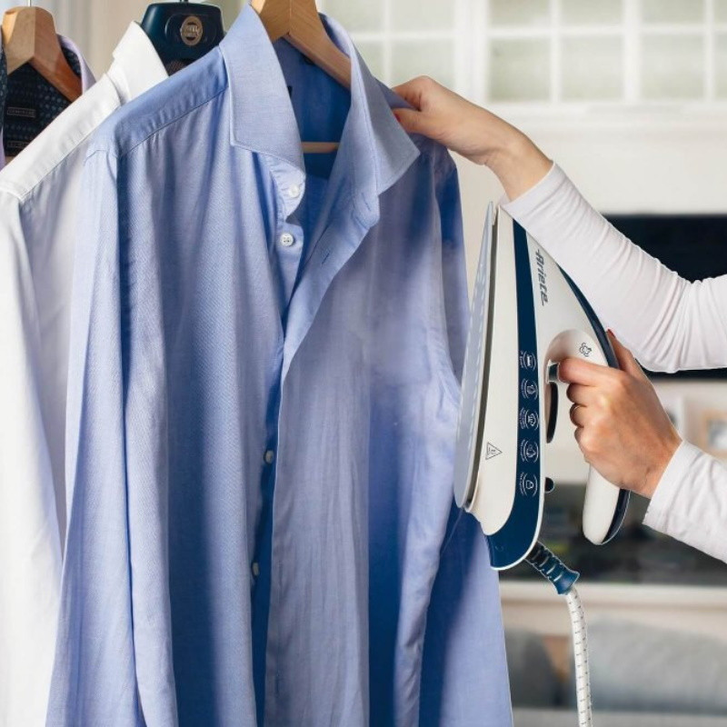 Парогенератор за гладене Ariete STEAM POWER PRO 5571/00, 2400W, 7 bar, 1.8 л, Керамична плоча, Обезмаслител, Енергоспестяваща функция, Бял/син