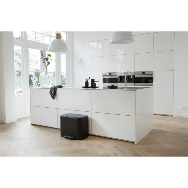 Кош за боклук Brabantia Bo Pedal 1000236, 36 л, Леко затваряне, Противоплъзгаща основа, Устойчив на пръстови отпечатъци, Черен
