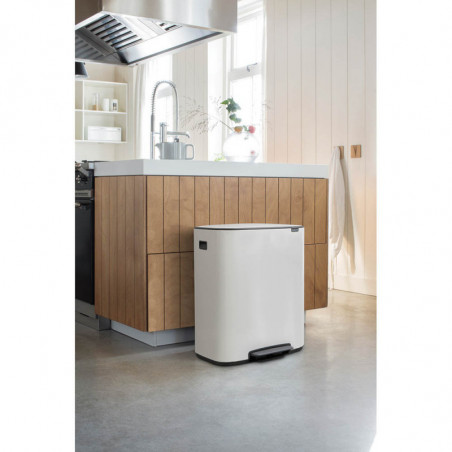 Кош за боклук Brabantia Bo Pedal 1003182, 60 л, Леко затваряне, Противоплъзгаща основа, Бял