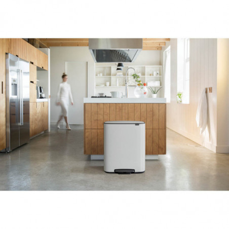 Кош за боклук Brabantia Bo Pedal 1003182, 60 л, Леко затваряне, Противоплъзгаща основа, Бял