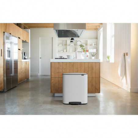 Кош за боклук Brabantia Bo Pedal 1003182, 60 л, Леко затваряне, Противоплъзгаща основа, Бял