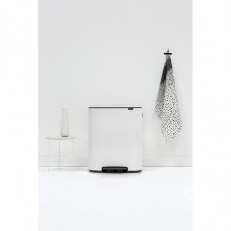 Кош за боклук Brabantia Bo Pedal 1003182, 60 л, Леко затваряне, Противоплъзгаща основа, Бял
