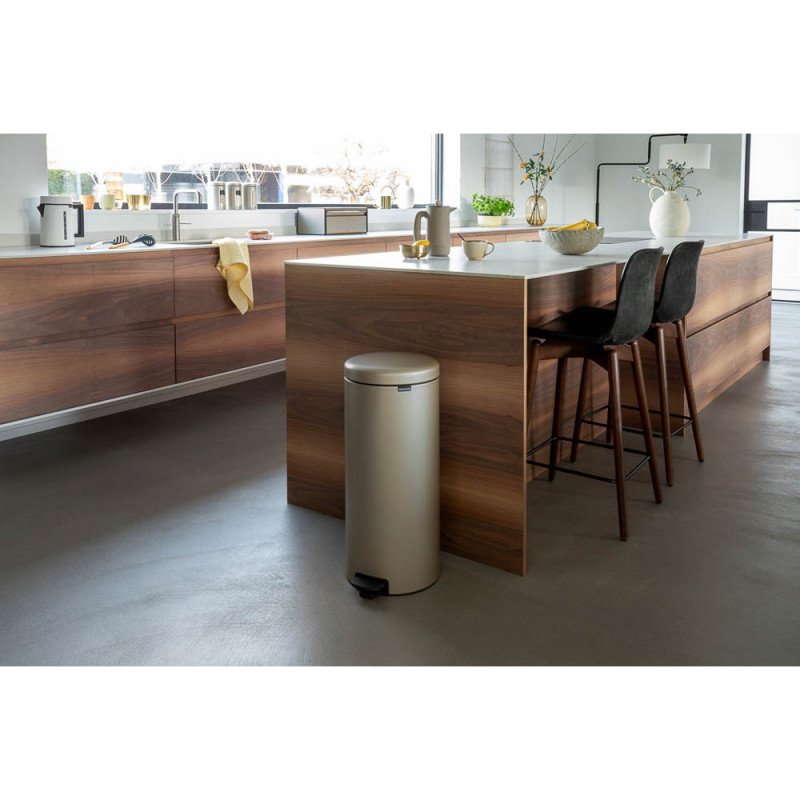 Кош за боклук с педал Brabantia NewIcon 1003209, 30 л, Плавно затваряне, Противоплъзгаща основа, Златен металик