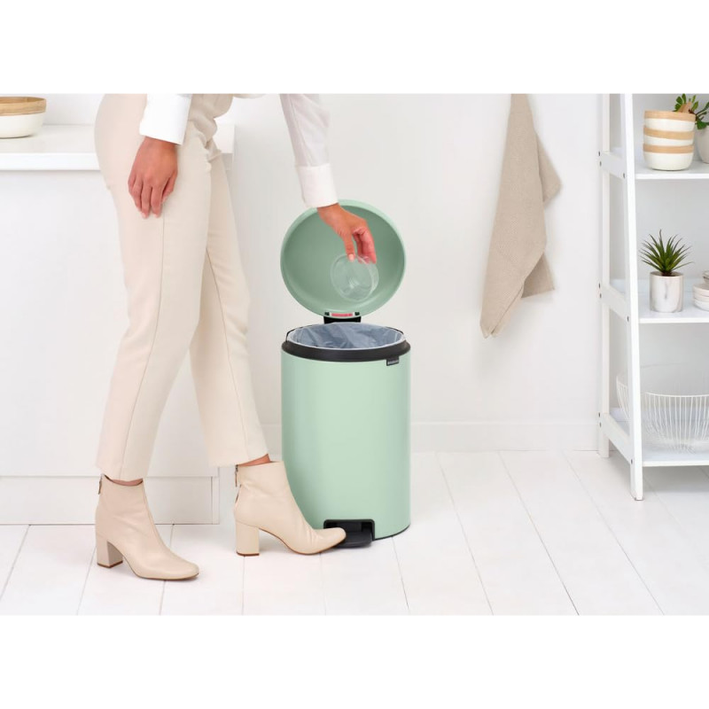 Кош за боклук с педал Brabantia NewIcon 1008847, 20 л, Плавно затваряне, Противоплъзгаща основа, Светлозелен