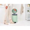 Кош за боклук с педал Brabantia NewIcon 1008847, 20 л, Плавно затваряне, Противоплъзгаща основа, Светлозелен
