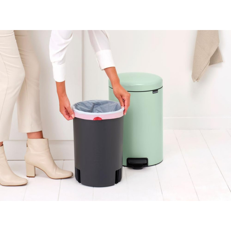 Кош за боклук с педал Brabantia NewIcon 1008847, 20 л, Плавно затваряне, Противоплъзгаща основа, Светлозелен