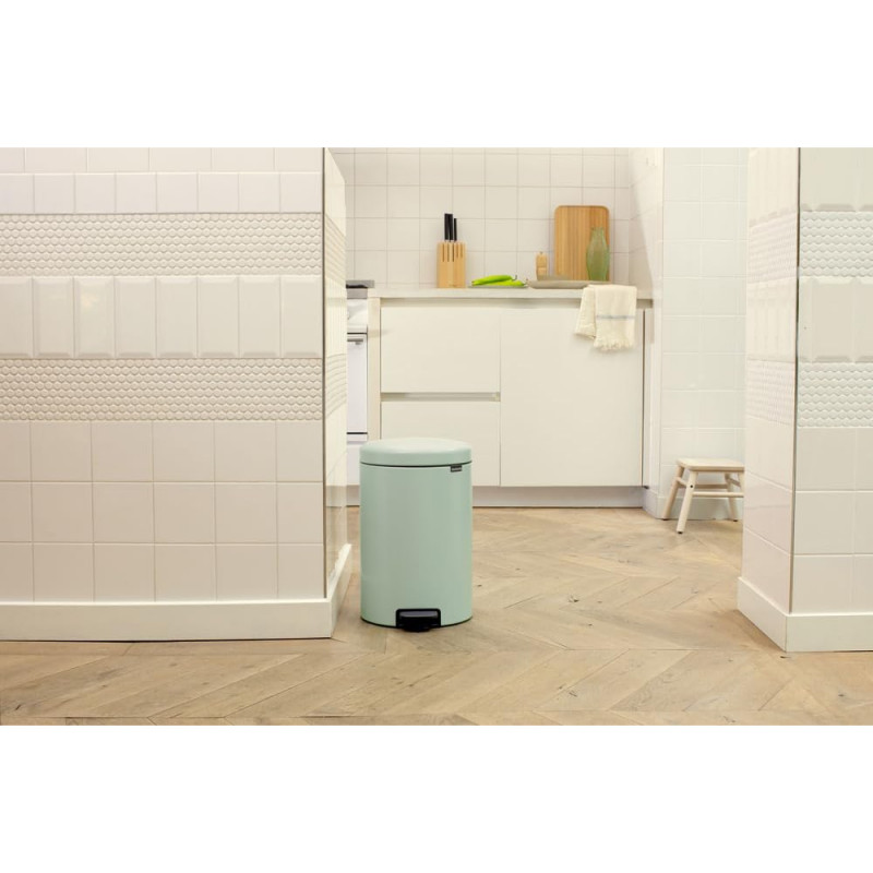 Кош за боклук с педал Brabantia NewIcon 1008847, 20 л, Плавно затваряне, Противоплъзгаща основа, Светлозелен