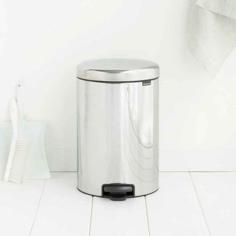 Кош за боклук с педал Brabantia NewIcon 649040, 20 л, Плавно затваряне, Противоплъзгаща основа, Инокс