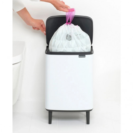 Кош за боклук Brabantia Bo Small Hi 1006647, 12 л, Плавно и безшумно отваряне, Противоплъзгаща основа, Бял
