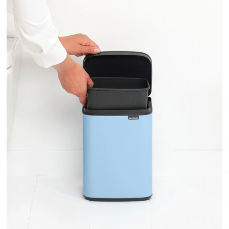 Кош за боклук Brabantia Bo Small 1006626, 4 л, Плавно и безшумно отваряне, Противоплъзгаща основа, Светлосин