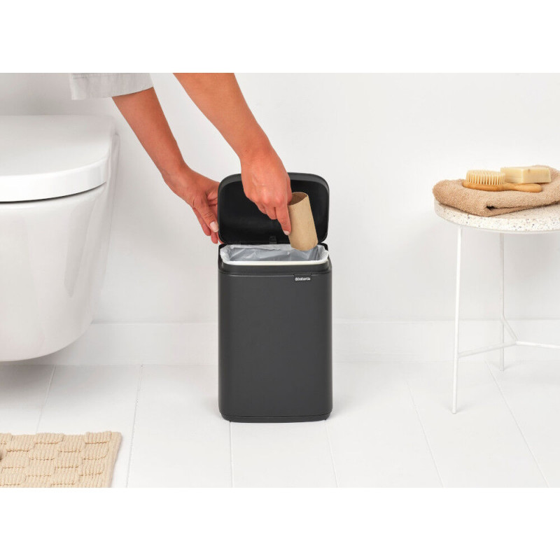 Кош за боклук Brabantia Bo Small 1008866, 4 л, Плавно и безшумно отваряне, Противоплъзгаща основа, Минерално покритие, Тъмносив