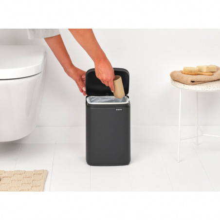 Кош за боклук Brabantia Bo Small 1008866, 4 л, Плавно и безшумно отваряне, Противоплъзгаща основа, Минерално покритие, Тъмносив