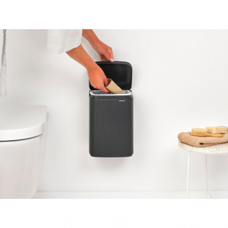 Кош за боклук Brabantia Bo Small 1008866, 4 л, Плавно и безшумно отваряне, Противоплъзгаща основа, Минерално покритие, Тъмносив