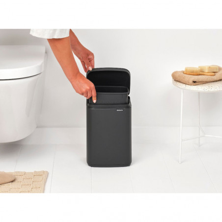 Кош за боклук Brabantia Bo Small 1008866, 4 л, Плавно и безшумно отваряне, Противоплъзгаща основа, Минерално покритие, Тъмносив