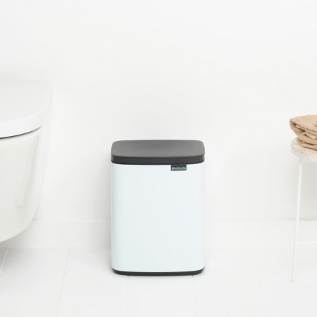 Кош за боклук Brabantia Bo Small 1006627, 7 л, Плавно и безшумно отваряне, Противоплъзгаща основа, Бял