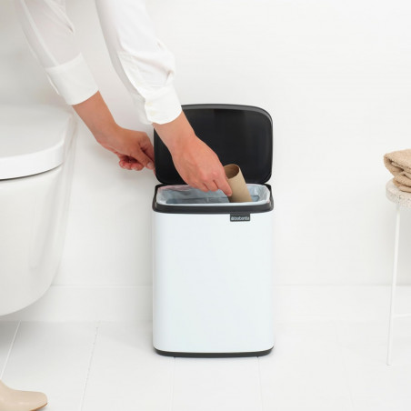 Кош за боклук Brabantia Bo Small 1006627, 7 л, Плавно и безшумно отваряне, Противоплъзгаща основа, Бял