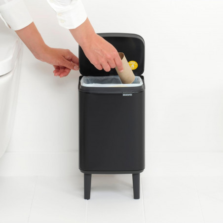 Кош за боклук Brabantia Bo Small Hi 1006641, 4 л, Плавно и безшумно отваряне, Противоплъзгаща основа, Черен