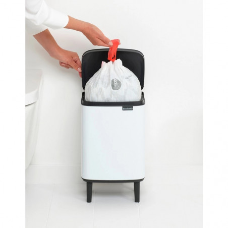 Кош за боклук Brabantia Bo Small Hi 1006643, 7 л, Повдигнат, Плавно и безшумно отваряне, Противоплъзгаща основа, Бял