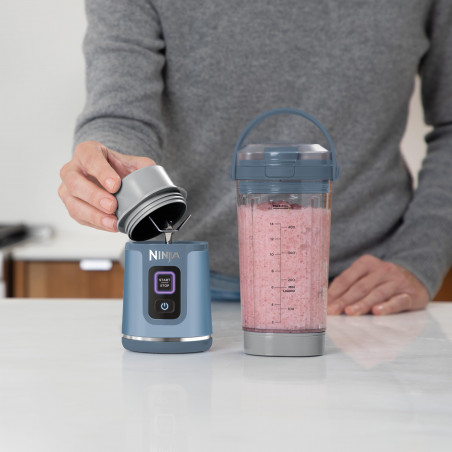 Преносим блендер Ninja Blast BC151EUNV, 7.4W, 530 мл, Стоманен нож с 6 остриета, Трошене на лед, До 10 цикъла, Без BPA, USB-C, Син