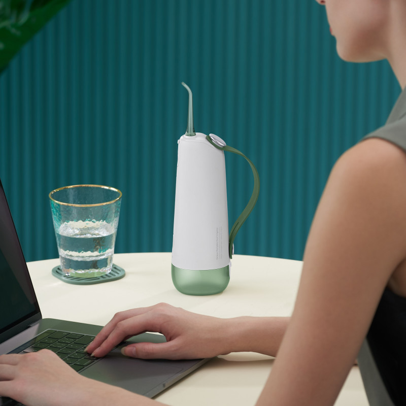 Зъбен душ Oclean W10, 5 режима, 2 накрайника, 200 мл, 1400 импулса в минута, IPX7, USB-C, Зелен