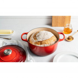 Чугунена тенджера Le Creuset 24147260912, 5.6 л, 26 см, До 260C, Емайлно покритие, Индукция, Фурна, Червен