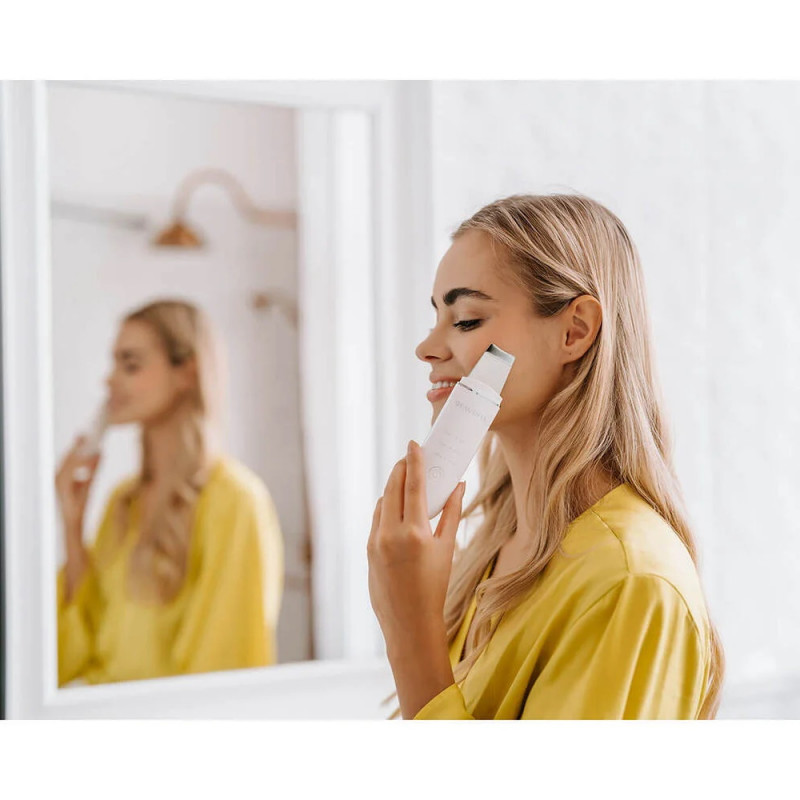 Ултразвуков уред за почистване на лице Beautifly B-Scrub Young, Електростимулация, Ексфолиране, Намаля черни точки и акне, Йони, Бял