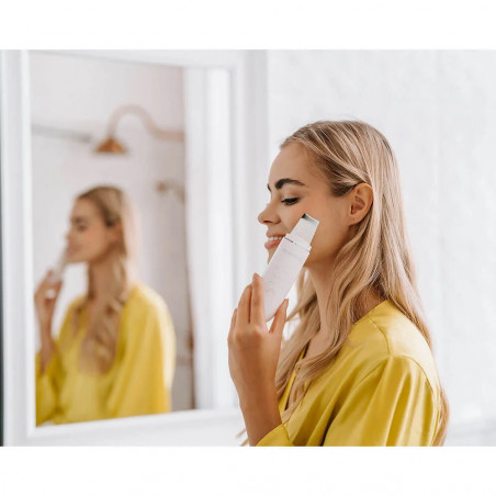 Ултразвуков уред за почистване на лице Beautifly B-Scrub Young, Електростимулация, Ексфолиране, Намаля черни точки и акне, Йони, Бял