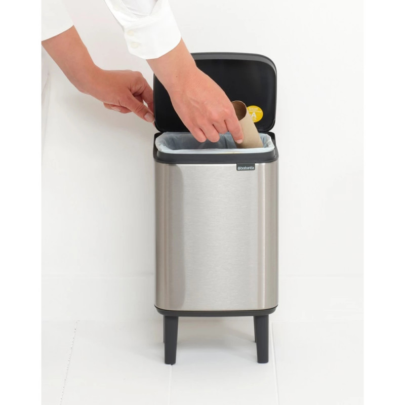 Кош за боклук Brabantia Bo Small Hi 1006642, 4 л, Плавно и безшумно отваряне, Противоплъзгаща основа, Устойчив на пръстови отпечатъци, Инокс/Мат