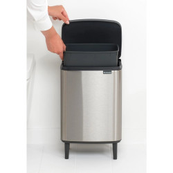 Кош за боклук Brabantia Bo Small Hi 1006642, 4 л, Плавно и безшумно отваряне, Противоплъзгаща основа, Устойчив на пръстови отпечатъци, Инокс/Мат