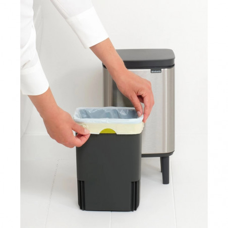 Кош за боклук Brabantia Bo Small Hi 1006642, 4 л, Плавно и безшумно отваряне, Противоплъзгаща основа, Устойчив на пръстови отпечатъци, Инокс/Мат