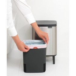 Кош за боклук Brabantia Bo Small Hi 1006646, 7 л, Повдигнат, Плавно и безшумно отваряне, Противоплъзгаща основа, Устойчив на пръстови отпечатъци, Инокс/Мат