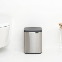 Кош за боклук Brabantia Bo Small 1006632, 7 л, Плавно и безшумно отваряне, Противоплъзгаща основа, Устойчив на пръстови отпечатъци, Инокс/Мат