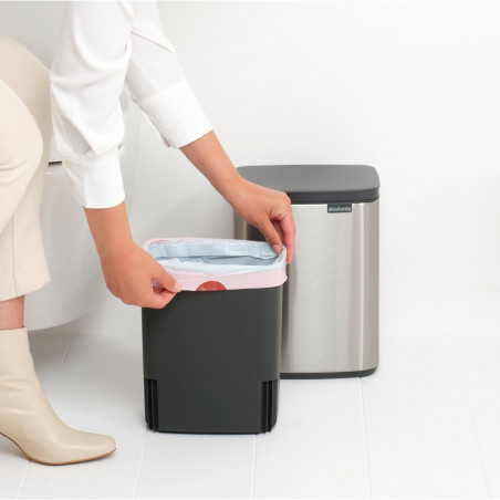 Кош за боклук Brabantia Bo Small 1006632, 7 л, Плавно и безшумно отваряне, Противоплъзгаща основа, Устойчив на пръстови отпечатъци, Инокс/Мат