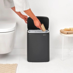 Кош за боклук Brabantia Bo Small 1008870, 12 л, Безшумно и плавно отваряне, Противоплъзгаща основа, Минерално покритие, Тъмносив