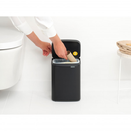 Кош за боклук Brabantia Bo Small 1006622, 4 л, Плавно и безшумно отваряне, Противоплъзгаща основа, Черен