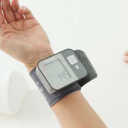 Апарат за кръвно налягане Beurer BC 27, За китка 14-19.5 см, Риск индикатор, Аритмия, Памет, LCD, Дата и час, Сив