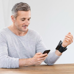 Апарат за кръвно налягане Beurer BC 54, За китка 13.5-21.5 см, Android & iOS съвместимост, Bluetooth, Риск индикатор, Аритмия, LCD, Черен