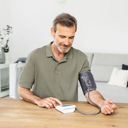 Апарат за кръвно налягане Beurer BM 53, Индикатор за аритмия и риск, Памет чрез приложение, 4 x AAA, USB-C, 22-42 см, Бял/Сив