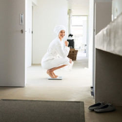 Кантар Beurer BG 13, До 150 кг, 6 Функции, Памет, LCD, 5 нива на активност, Прозрачен/сребрист