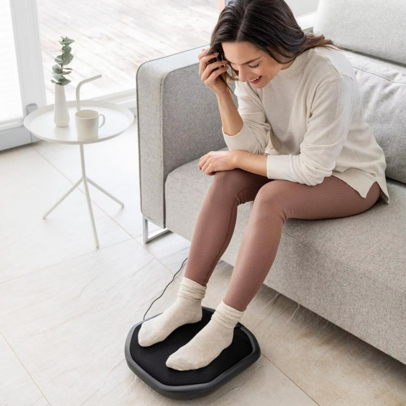 Масажор Beurer FM 70, 36W, Шиацу, Гръб и крака, 18 глави, 3 скорости, Затопляне, Покривало, Черен