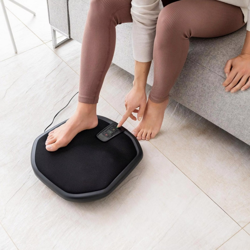 Масажор Beurer FM 70, 36W, Шиацу, Гръб и крака, 18 глави, 3 скорости, Затопляне, Покривало, Черен