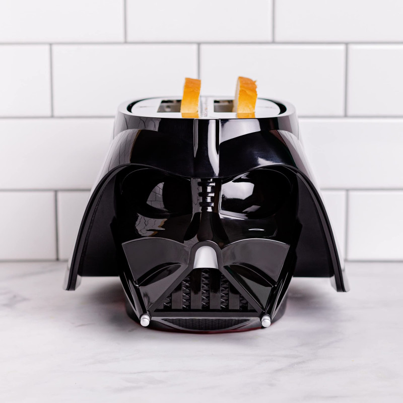 Тостер Uncanny Brands Darth Vader, 650W, Регулируемо препичане, Автентични звуци и светлини от "Междузвезни войни", Черен